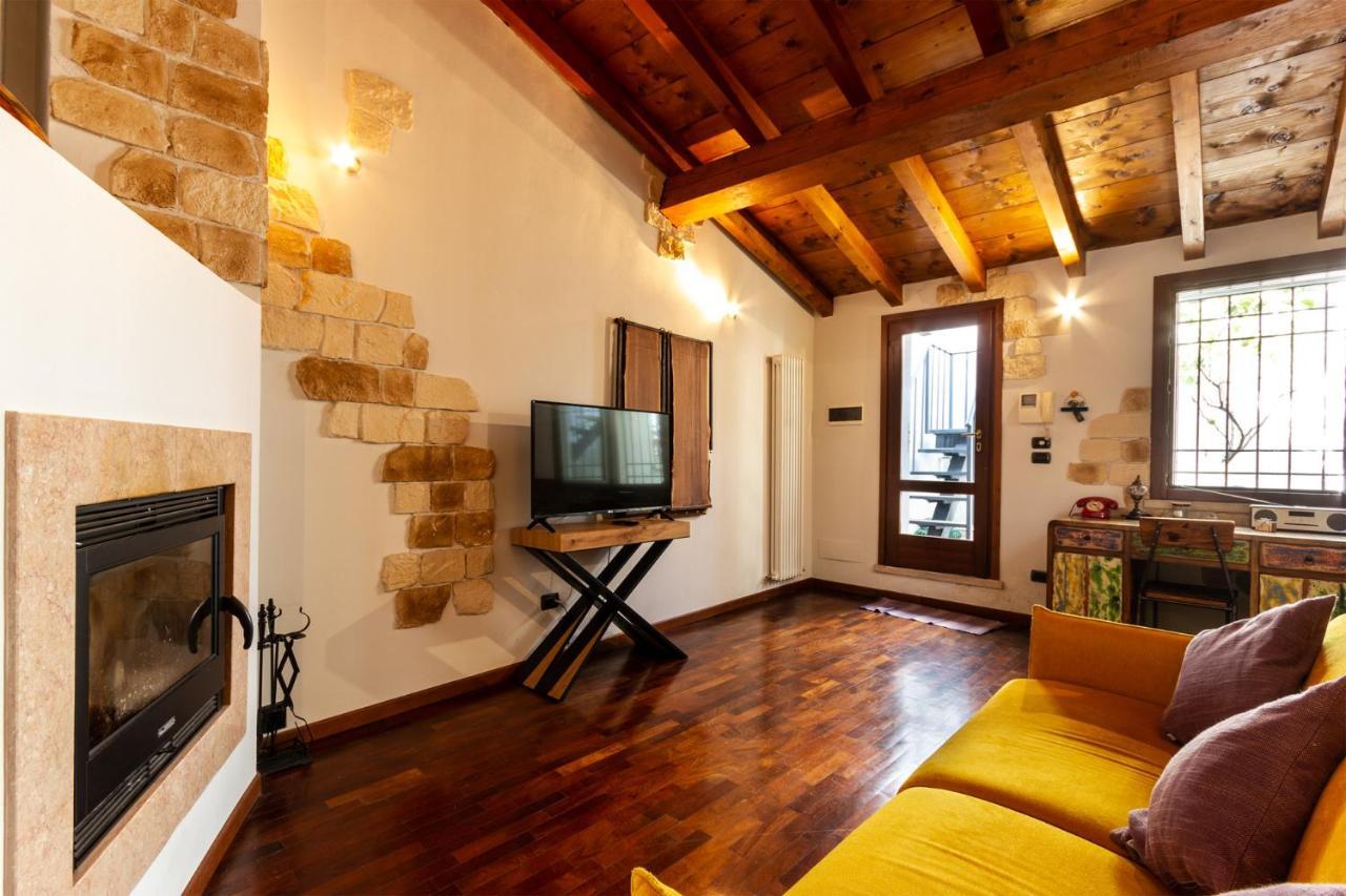 La Terrazza Apartment - Smart Holiday Mantua Exterior foto