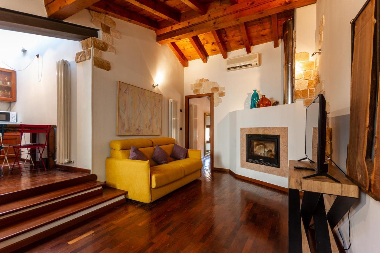 La Terrazza Apartment - Smart Holiday Mantua Exterior foto